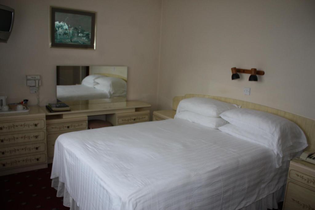 Talana Hotel Saint Helier Bagian luar foto